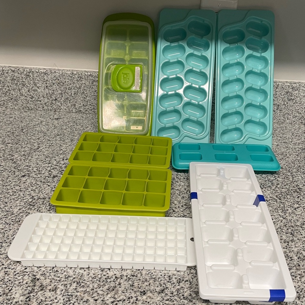 NWOT EUC ~ Variety of Sizes of Ice Trays and 1 Popsicle Holder Total of 8 trays